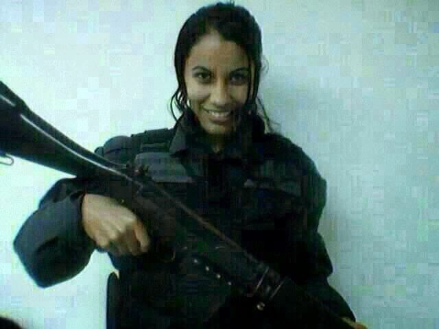 Patty Maria UPP Fotos de la morena golfa que adora a los policías de Río de Janeiro