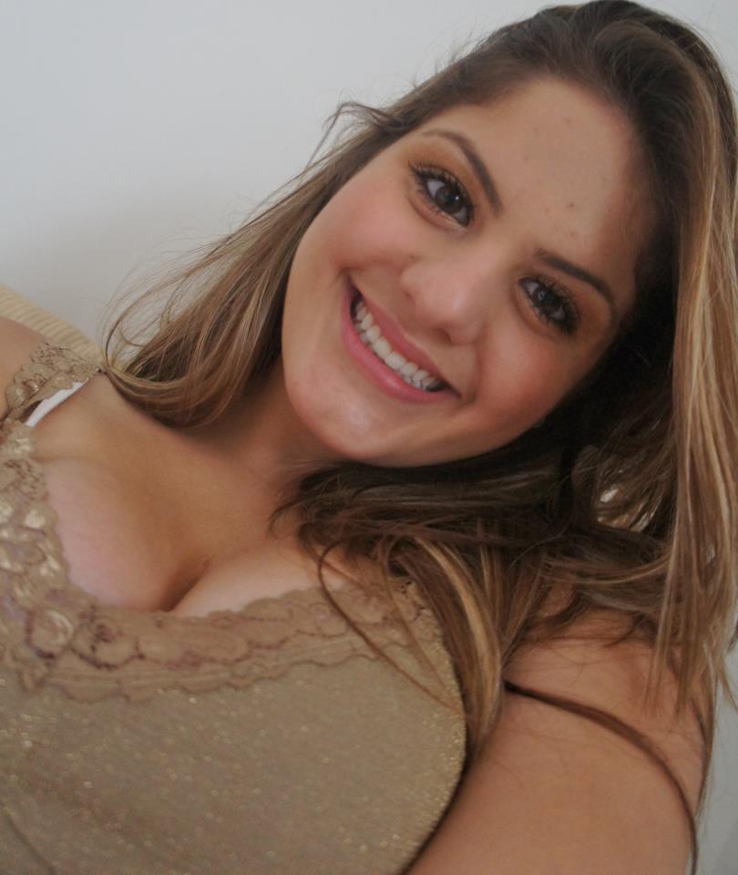 Una brasileña exhibe sus hermosos pechos y lo filtra
