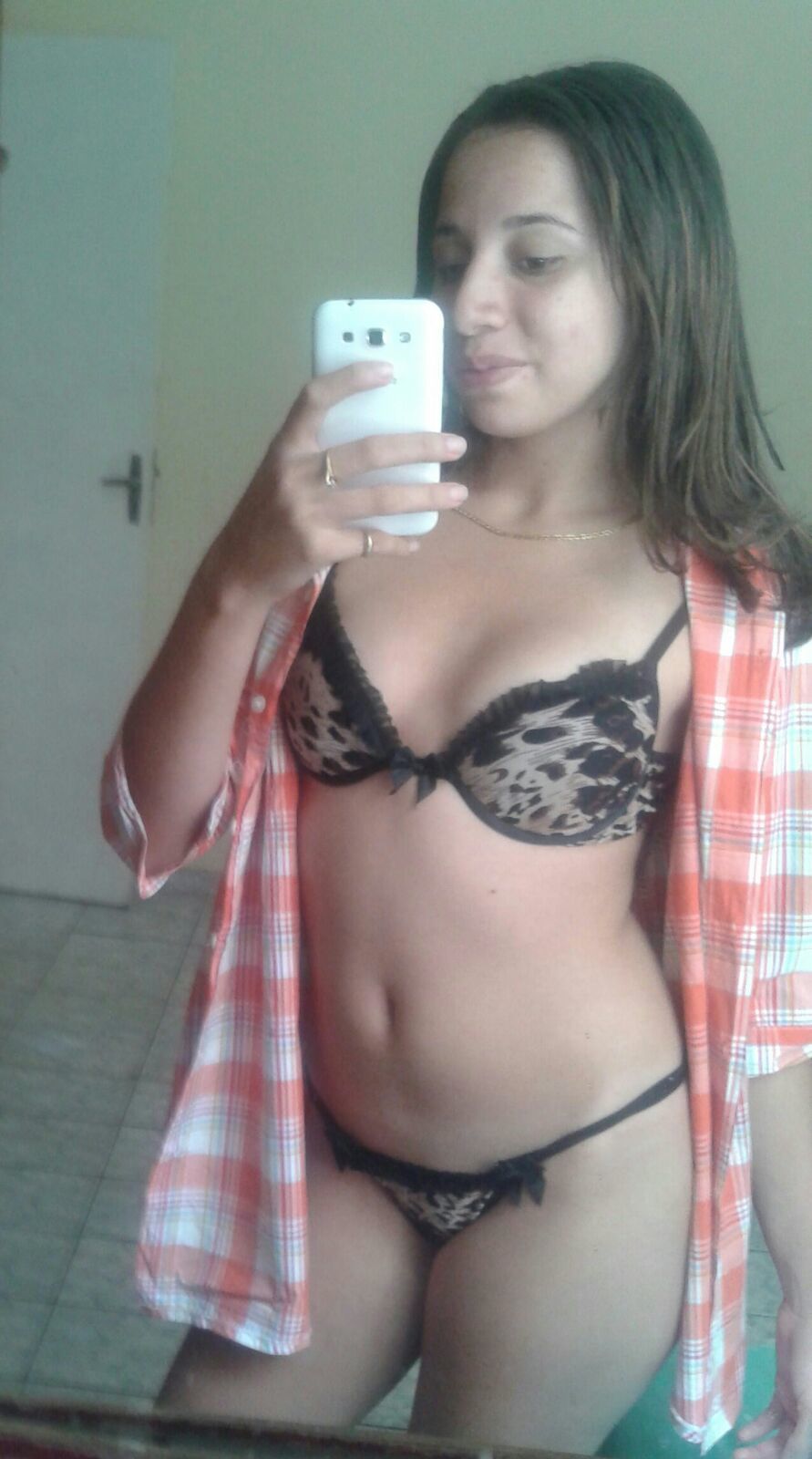 brasileña zap envió desnudos en grupo de adultos xxx