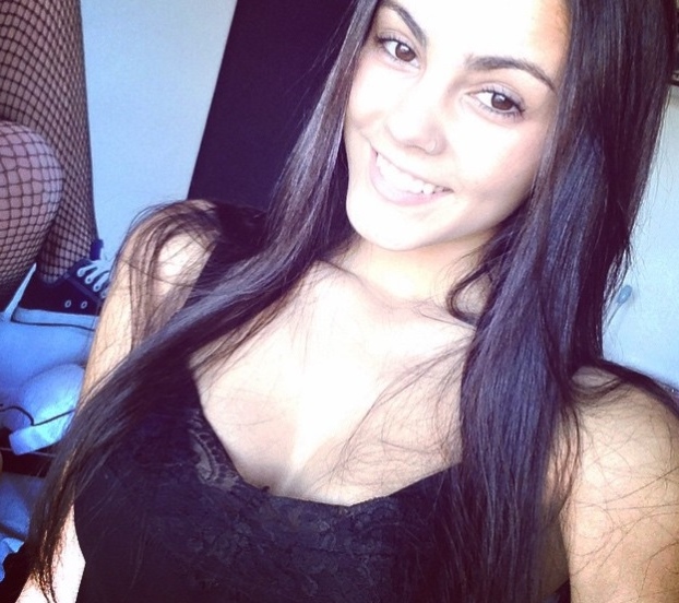 Jordana, una hermosa morena de Lages SC, entró en línea